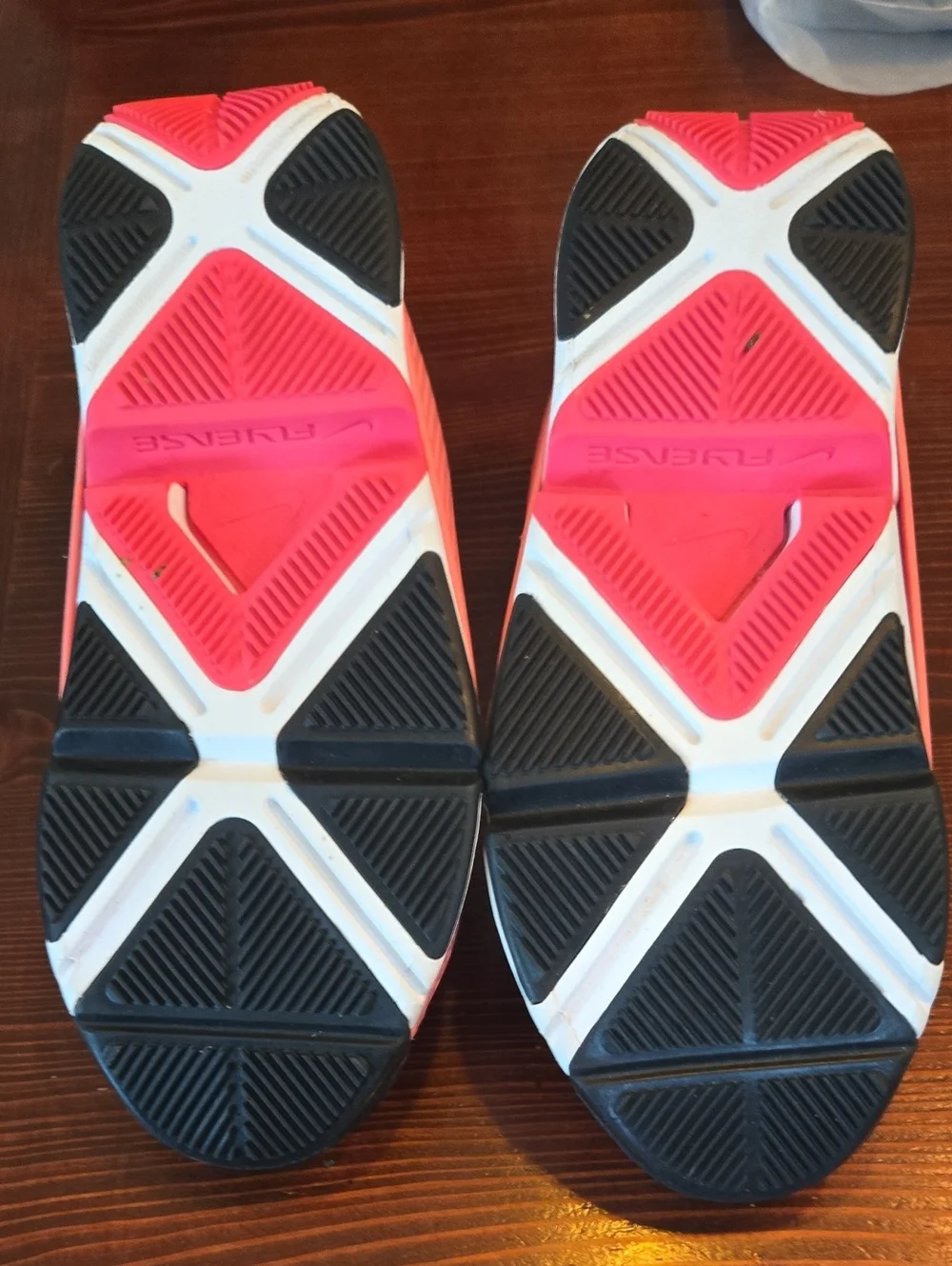 Nike Go Fly Ease Glaze Pink / Hyper Black Womens Size 7